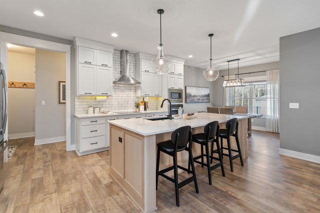 5780 Sunburst Drive, Pleasant Hill, IA 50327