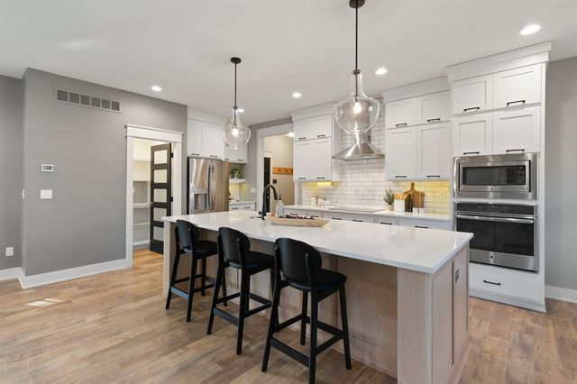 5780 Sunburst Drive, Pleasant Hill, IA 50327