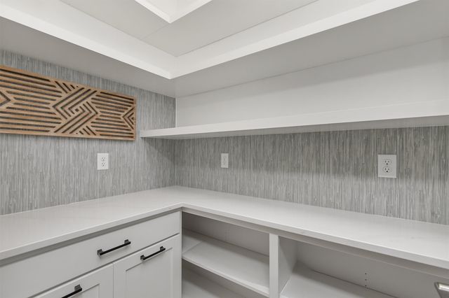 5780 Sunburst Drive, Pleasant Hill, IA 50327