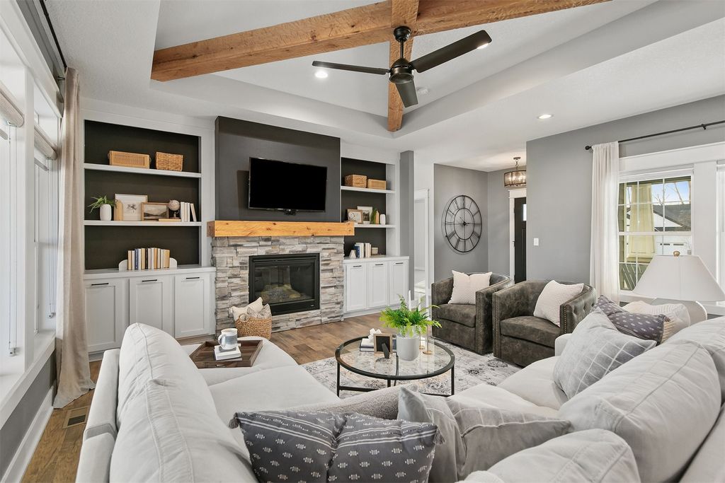 5780 Sunburst Drive, Pleasant Hill, IA 50327