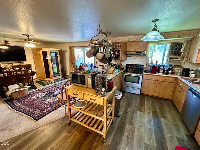 2807 Hammer Court, Medford, OR 97501