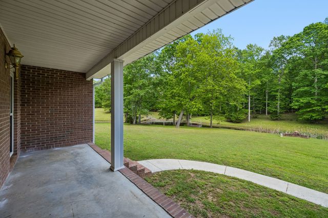 426 Schwartz Ln, Estill Springs, TN 37330