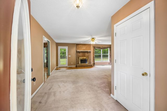 426 Schwartz Ln, Estill Springs, TN 37330