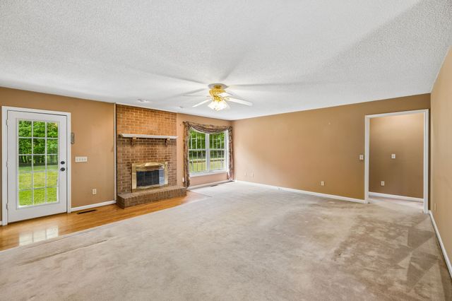 426 Schwartz Ln, Estill Springs, TN 37330