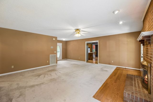 426 Schwartz Ln, Estill Springs, TN 37330