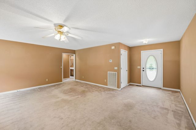 426 Schwartz Ln, Estill Springs, TN 37330