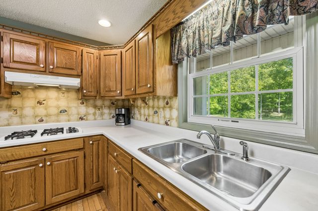 426 Schwartz Ln, Estill Springs, TN 37330