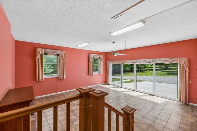 426 Schwartz Ln, Estill Springs, TN 37330