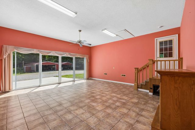 426 Schwartz Ln, Estill Springs, TN 37330