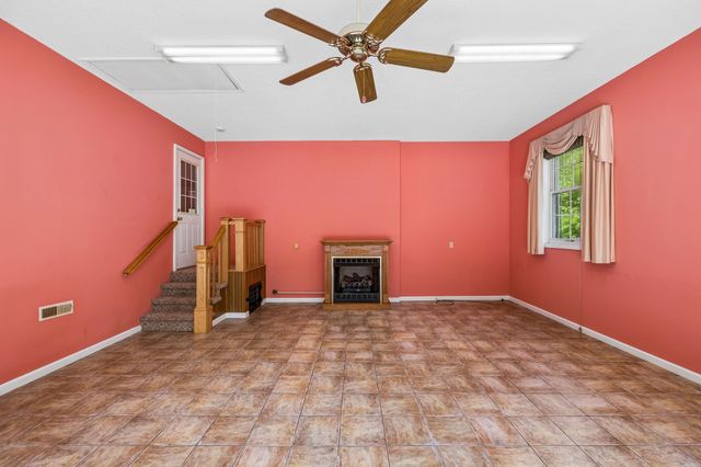 426 Schwartz Ln, Estill Springs, TN 37330