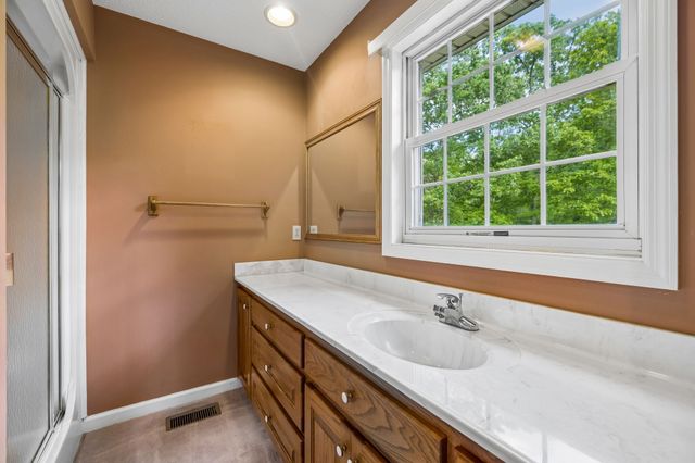 426 Schwartz Ln, Estill Springs, TN 37330