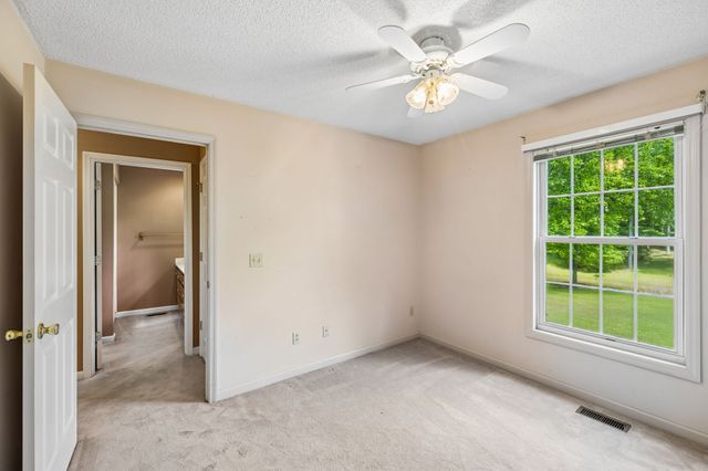 426 Schwartz Ln, Estill Springs, TN 37330