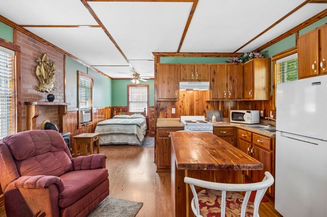 426 Schwartz Ln, Estill Springs, TN 37330