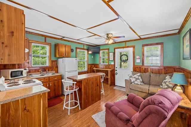 426 Schwartz Ln, Estill Springs, TN 37330