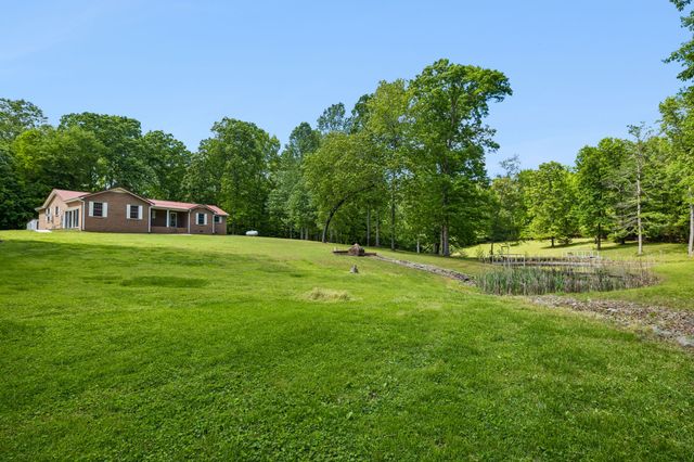 426 Schwartz Ln, Estill Springs, TN 37330