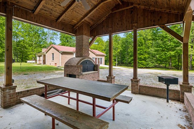 426 Schwartz Ln, Estill Springs, TN 37330