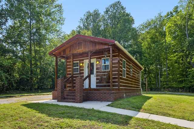 426 Schwartz Ln, Estill Springs, TN 37330