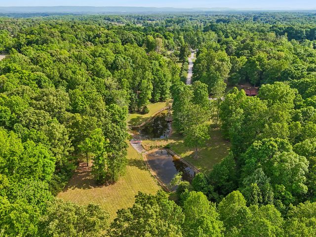 426 Schwartz Ln, Estill Springs, TN 37330