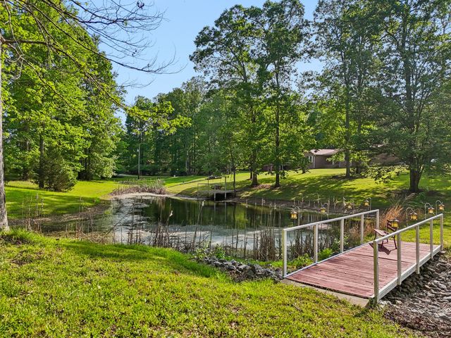 426 Schwartz Ln, Estill Springs, TN 37330