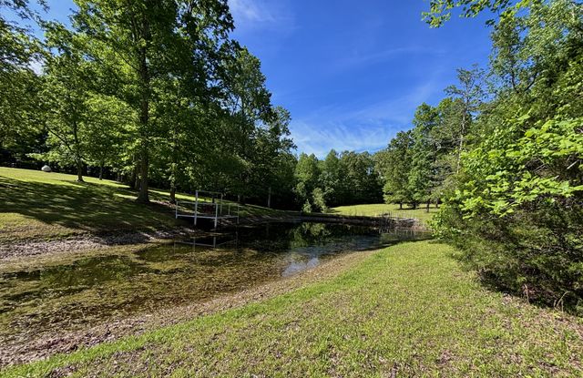 426 Schwartz Ln, Estill Springs, TN 37330
