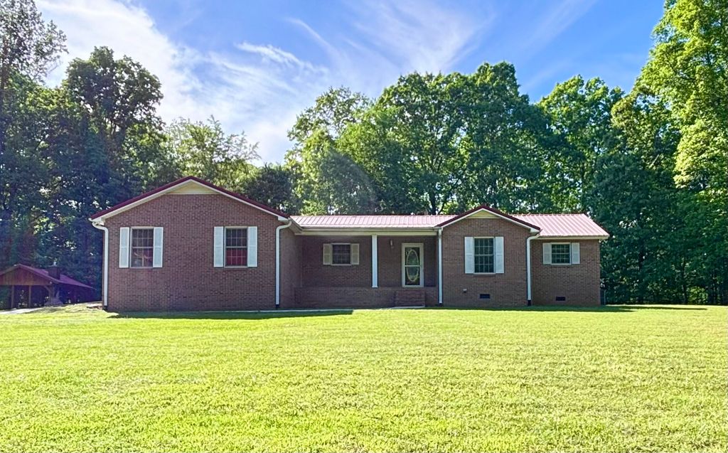 426 Schwartz Ln, Estill Springs, TN 37330