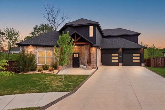 302 SW Gunison Cove, Bentonville, AR 72712