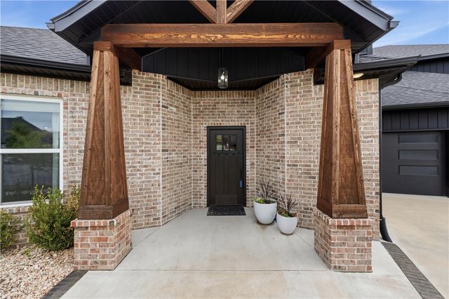 302 SW Gunison Cove, Bentonville, AR 72712