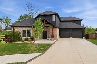 302 SW Gunison Cove, Bentonville, AR 72712