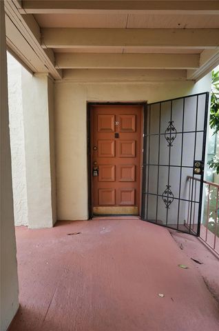 512 ORANGE DRIVE 20, Altamonte Springs, FL 32701