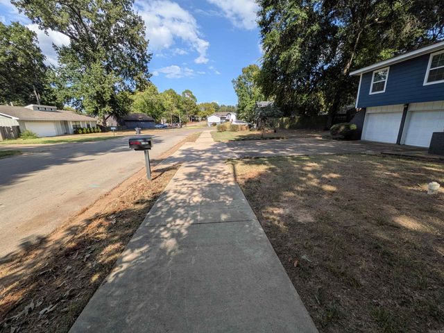 1107 Rainwood Drive, Jonesboro, AR 72401