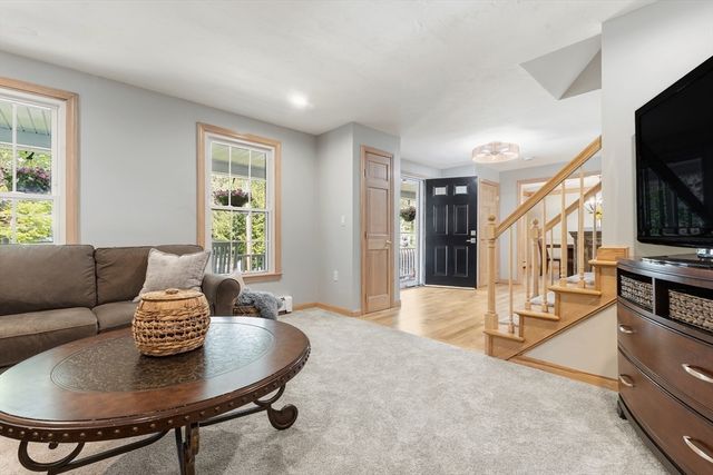 6 Edmunds Way, Franklin, MA 02038