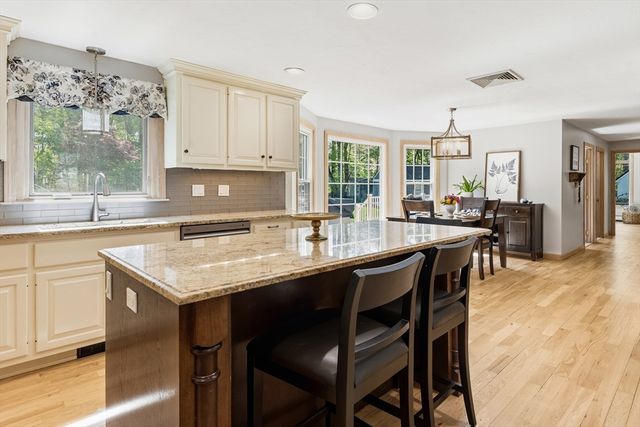 6 Edmunds Way, Franklin, MA 02038