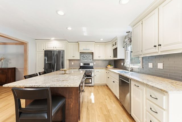 6 Edmunds Way, Franklin, MA 02038