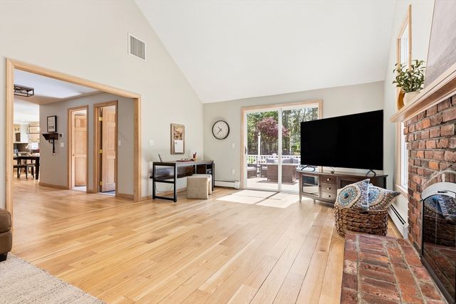 6 Edmunds Way, Franklin, MA 02038