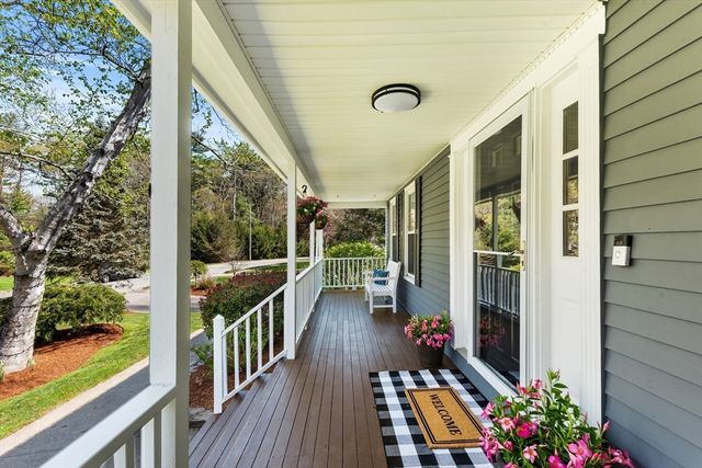 6 Edmunds Way, Franklin, MA 02038