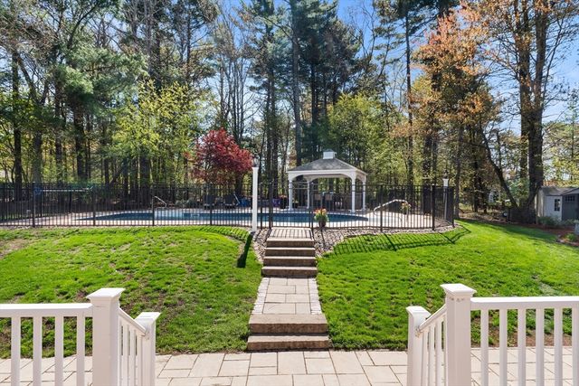 6 Edmunds Way, Franklin, MA 02038
