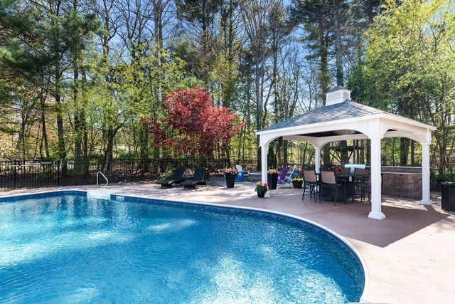 6 Edmunds Way, Franklin, MA 02038