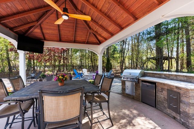 6 Edmunds Way, Franklin, MA 02038