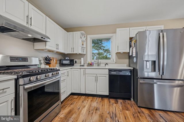 2714 FAWKES DR, Wilmington, DE 19808