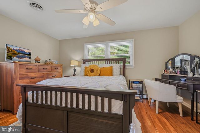 2714 FAWKES DR, Wilmington, DE 19808