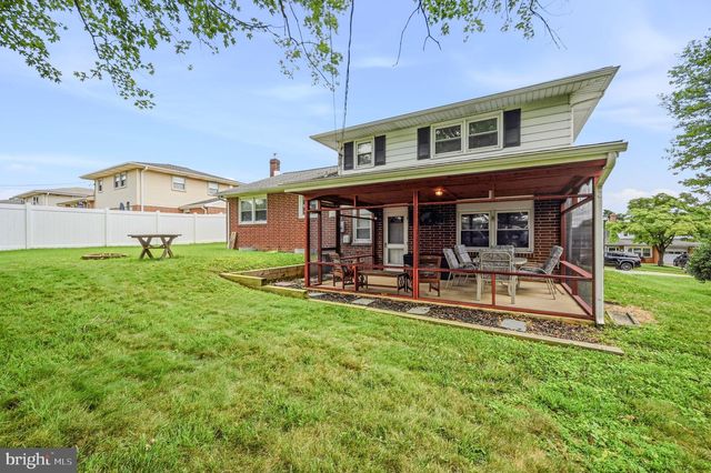 2714 FAWKES DR, Wilmington, DE 19808