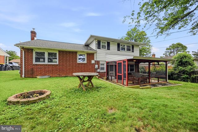 2714 FAWKES DR, Wilmington, DE 19808