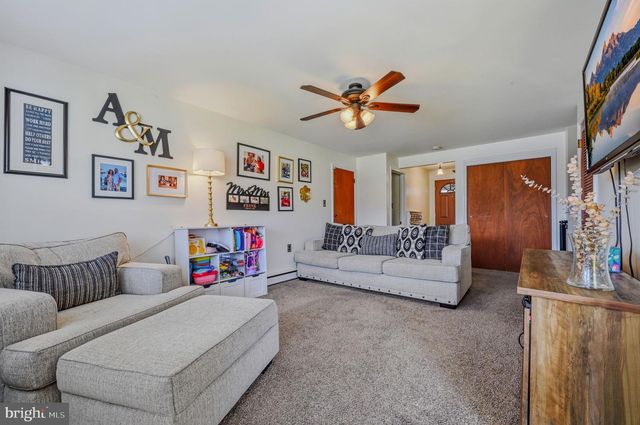 2714 FAWKES DR, Wilmington, DE 19808