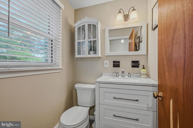 2714 FAWKES DR, Wilmington, DE 19808