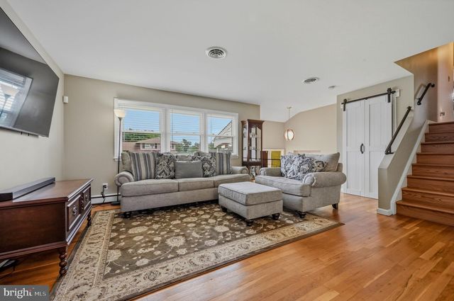 2714 FAWKES DR, Wilmington, DE 19808