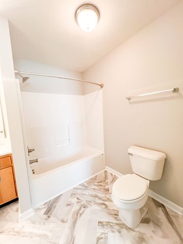 1042 W Creek Coyote Trl Apt F, Clarksville, TN 37042