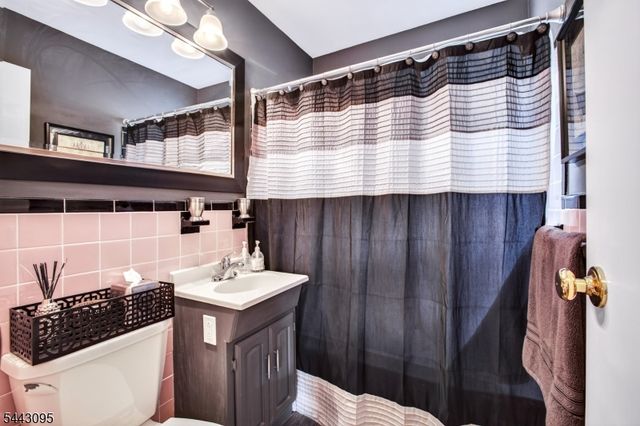 448 Warfield Rd, North Plainfield Boro, NJ 07063