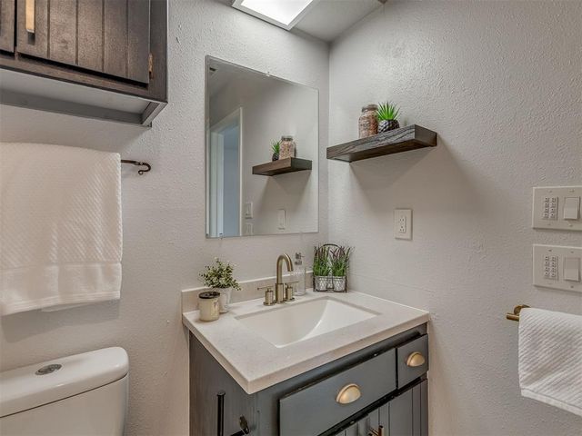 824 NW 104th Street, Oklahoma City, OK 73114
