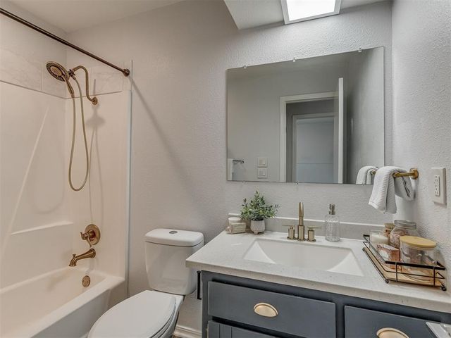 824 NW 104th Street, Oklahoma City, OK 73114