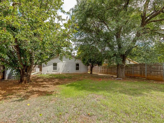 824 NW 104th Street, Oklahoma City, OK 73114